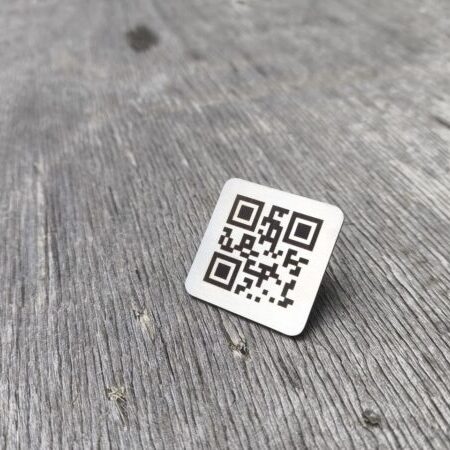 Шильд с QR кодом из нержавеющей стали с матированием